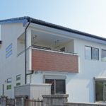 富士見市の二世帯住宅　ZEH（ゼロエネルギーハウス）仕様の白いお家