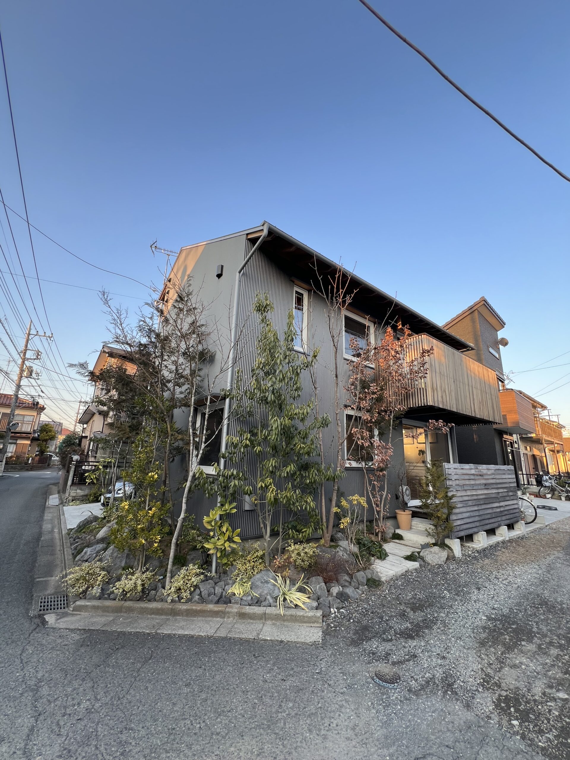 電力時給自足の家　”オフグリッドハウス”を　　　　　　　　見学させて頂きました！